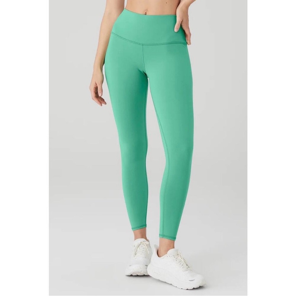 Alo Full-Length High-Waist Airbrush Leggings in Lettuce Green